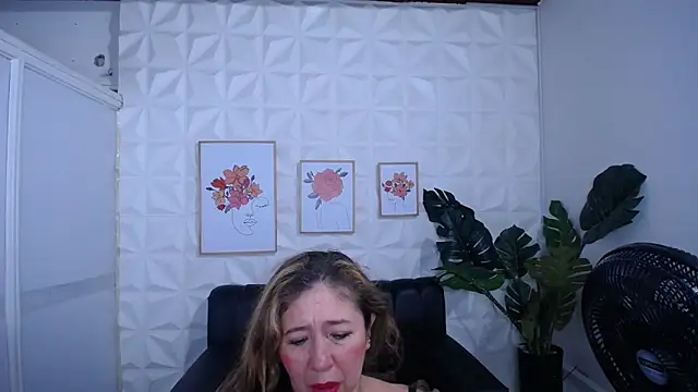 Snapshot of Valentinaa_mature chatting on 23, 2, 2026 Valentinaa mature online show from 23, 2, 2026