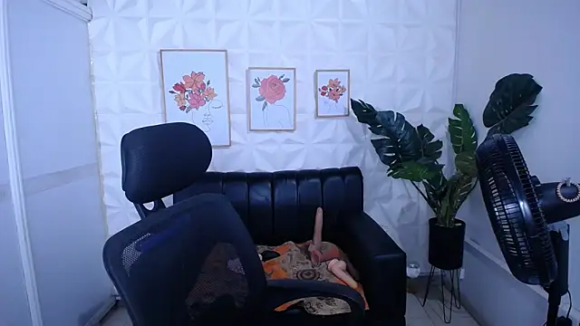 Snapshot of Valentinaa_mature chatting on 26, 2, 2026 Valentinaa mature online show from 26, 2, 2026