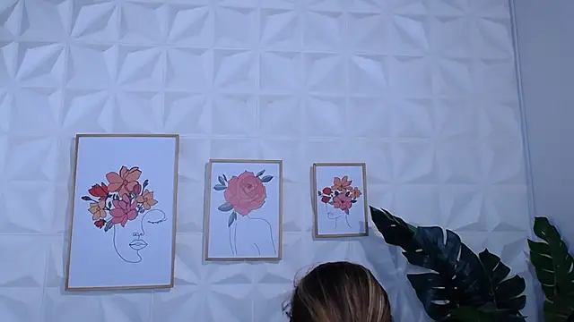 Snapshot of Valentinaa_mature chatting on 2, 3, 2026 Valentinaa mature online show from 2, 3, 2026