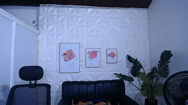 Valentinaa mature online show from 17, 3, 2026