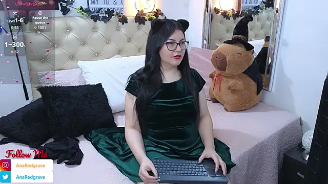 Snapshot of AnnaRedgrave chatting on 23, 11, 2025 AnnaRedgrave online show from 23, 11, 2025