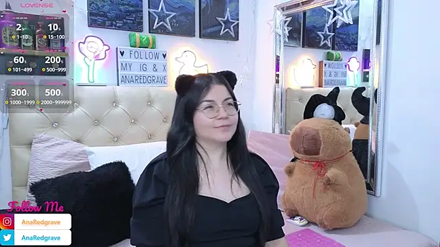 Snapshot of AnnaRedgrave chatting on 5, 12, 2025 AnnaRedgrave online show from 5, 12, 2025