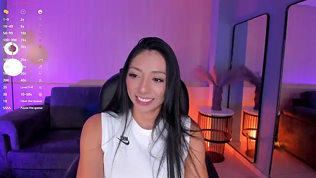 LizzHamilton   online show from 6, 3, 2025