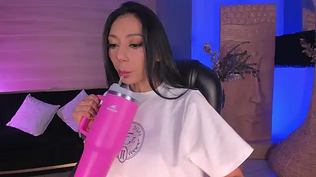 LizzHamilton   online show from 24, 9, 2025