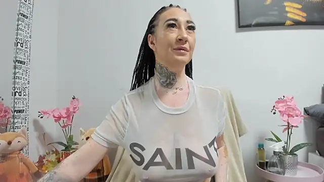 Rayanablackandwhite online show from 5, 10, 2025