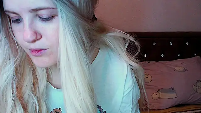 Snapshot of Sara4uu chatting on 3, 10, 2025 Sara4uu online show from 3, 10, 2025