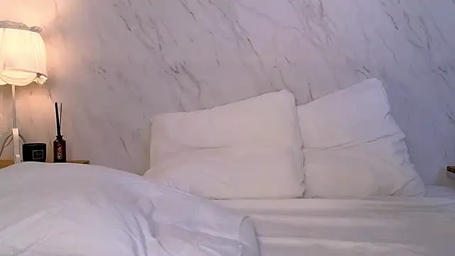 LOLALEWIS online show from 8, 1, 2026