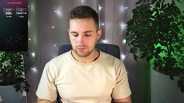 Snapshot of Sweeet__boy chatting on 2, 2, 2025 Sweeet boy online show from 2, 2, 2025