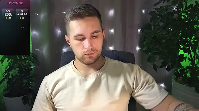 Snapshot of Sweeet__boy chatting on 2, 2, 2025 Sweeet boy online show from 2, 2, 2025