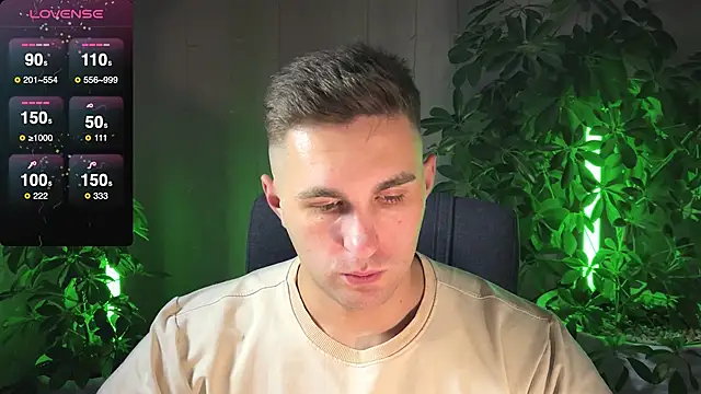 Snapshot of Sweeet__boy chatting on 8, 2, 2025 Sweeet boy online show from 8, 2, 2025