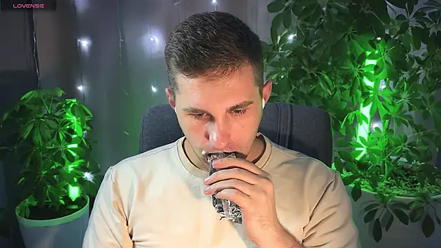 Snapshot of Sweeet__boy chatting on 21, 2, 2025 Sweeet boy online show from 21, 2, 2025