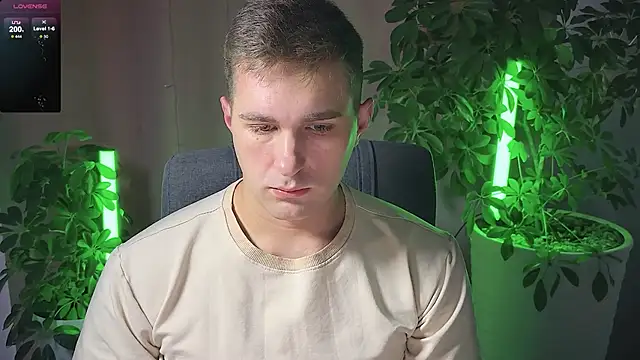 Snapshot of Sweeet__boy chatting on 8, 3, 2025 Sweeet boy online show from 8, 3, 2025