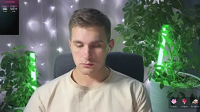 Snapshot of Sweeet__boy chatting on 8, 3, 2025 Sweeet boy online show from 8, 3, 2025