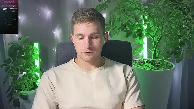 Snapshot of Sweeet__boy chatting on 9, 3, 2025 Sweeet boy online show from 9, 3, 2025