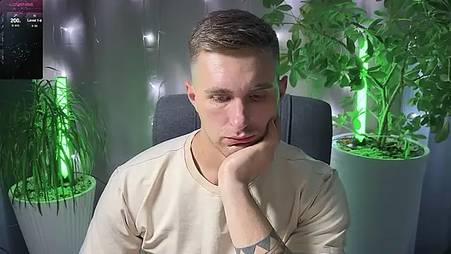 Snapshot of Sweeet__boy chatting on 16, 3, 2025 Sweeet boy online show from 16, 3, 2025