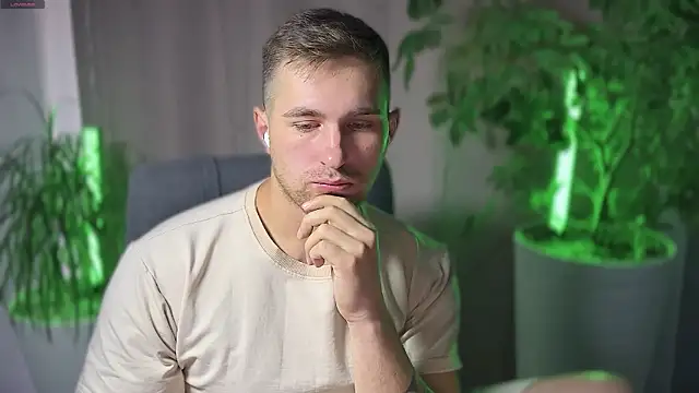 Snapshot of Sweeet__boy chatting on 19, 3, 2025 Sweeet boy online show from 19, 3, 2025