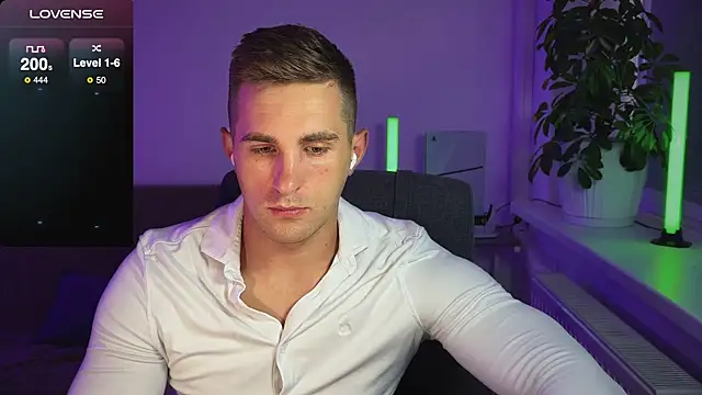 Snapshot of Sweeet__boy chatting on 12, 9, 2025 Sweeet boy online show from 12, 9, 2025