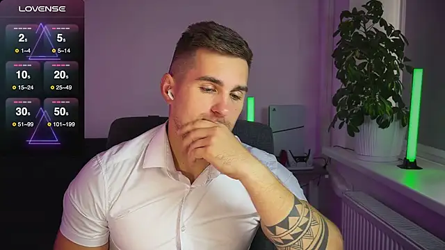 Snapshot of Sweeet__boy chatting on 2, 10, 2025 Sweeet boy online show from 2, 10, 2025