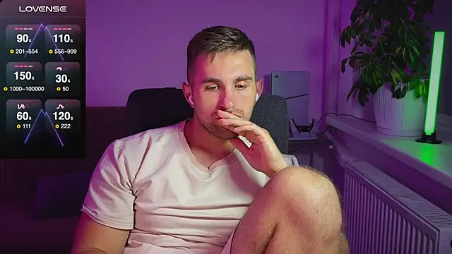 Snapshot of Sweeet__boy chatting on 4, 10, 2025 Sweeet boy online show from 4, 10, 2025