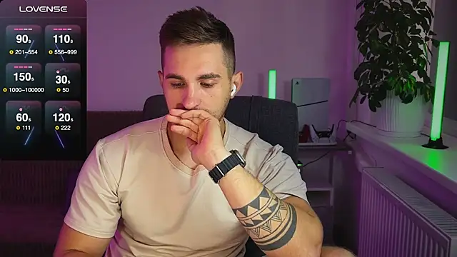 Snapshot of Sweeet__boy chatting on 7, 10, 2025 Sweeet boy online show from 7, 10, 2025