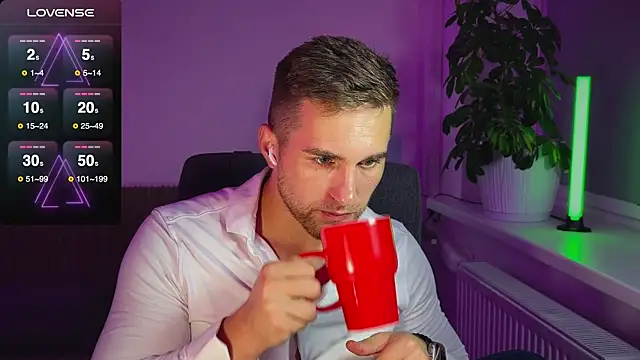 Snapshot of Sweeet__boy chatting on 8, 10, 2025 Sweeet boy online show from 8, 10, 2025