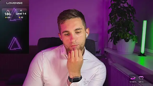 Snapshot of Sweeet__boy chatting on 12, 10, 2025 Sweeet boy online show from 12, 10, 2025