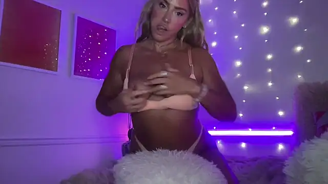 Snapshot of Fitnessbabe69 chatting on 9, 7, 2026 Fitnessbabe69 online show from 9, 7, 2026